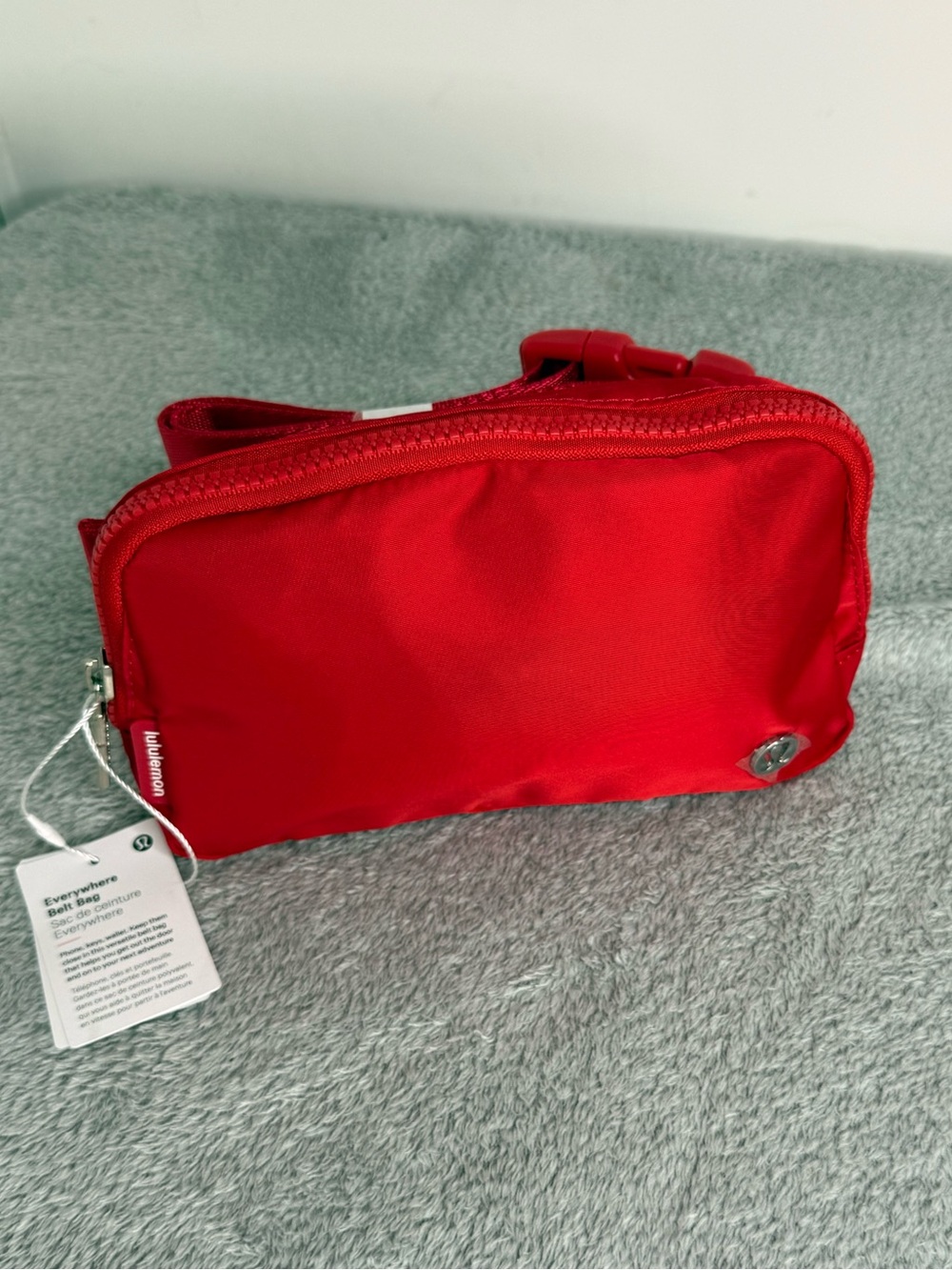 Lululemon Everywhere Belt Bag Red NWT Crossbody Waist Bag 1L - Picture 2 of 5